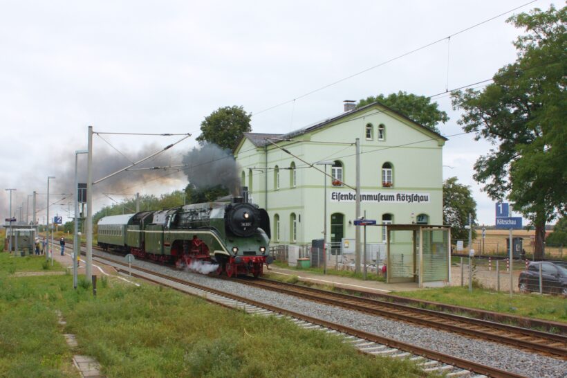 eisenbahnmuseum-koetzschau-mit-dampflok-18-201-1